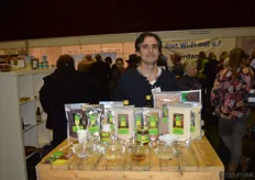 Jose Carlos Gonzales van Pacae met superfoods uit Peru