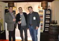 Wim Merjenburgh, Mike Heyer en Marco Scheffer van The Green Wine Company proosten op een goede Bio Beurs