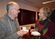 Biologische fruitteler Pieter Jans Jansonius van De Muyehof in Nieuwerkerk met Margreeth Mak, de vrouw van Harald.