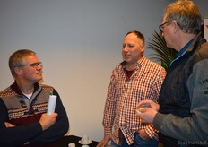 Nautilus-telers Herman Leijten en Johann Krops met Roel Bosma van OVG (Ondernemers Vereniging Groendorpen).
