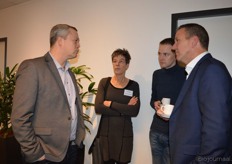 Sybrand Ruiter en Bettie van der Vegt (beiden Nautilus), met Henk Jan Kok en Marien Boersma (beiden van Xantus, een bedrijf dat ook gevestigd is in het pand waar Nautilus nu zit).