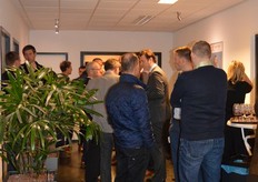 Drukte in de hal voorafgaand aan het symposium.