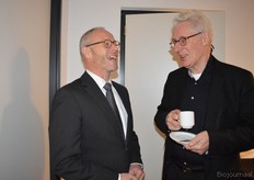 Eén van de sprekers, Hans Wijnants (wethouder economische zaken en financiën van de gemeente Noordoostpolder), in gesprek met Bart Fokkens, voorzitter van het Centrum Biologische Landbouw.