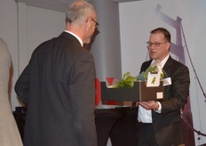 Een goed gevulde doos met biologische AGF voor Hans Wijnants.