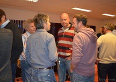 De bio-kastelers zochten elkaar ook na het symposium weer op.