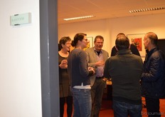 Toch weer eens iets anders, borrelen op kantoor, terwijl het niet eens vrijdagmiddag is.