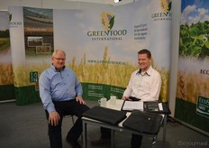"Aalt en Martijn van de Kraats in de stand van Greenfood International (GFI). Aalt: "We krijgen het erg druk tijdens de beurs. Zo hebben we gedurende 3,5 dag om het uur een afspraak staan." Hij gaf ook aan dat GFI in 2014 met 10% gegroeid is."