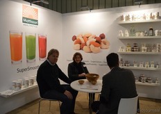 Ruud van Tol van Mattisson Healthcare BV in gesprek met Ellen van der Ben en Ben Neuschwander van MEM Benelux.