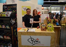 "Janco Goijaarts en Simone van Lanen presenteerden de nieuwe Superfood Crunchy van Rosies Gluten Free. Simone: "In deze nieuwe crunchy zitten onder meer cranberries, chiabessen, frambozen, incabessen en granaatappel verwerkt. Hij is gezoet met kokosbloesemsuiker. We krijgen hier supergoede reacties op."