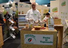 "Hester Groenen liet proeven van de biologische pesto's en tapenades van het merk LeQrs (Lisimo Fresh Pesto & Tapenade). "We krijgen hier bijzonder goede reacties op."