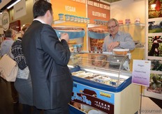 Thijs Schuurman liet proeven van het lactosevrije en glutenvrije ijs van Bonvita.