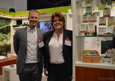 Ceriel Ostermann en Astrid Lagendijk van Axxent Masters in Tea BV. Zij hadden onder meer het theemerk Tea of Life meegenomen.