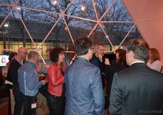Bijpraten onder het genot van een hapje en een drankje in het Ecodome.
