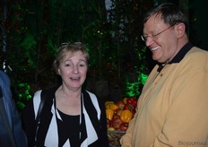 De Zeeuwse afvaardiging in dagvlucht naar de BIOFACH: Anneke van Hootegem van De Grote Verleiding uit Kruiningen en Ton Schroer van Tons Mosterd en Heerlijkheden uit Zierikzee.