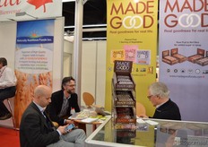 Andy van Ham (midden) van Riverside International was ook dit jaar van de partij. De Made Good-repen worden in een fabriek in Canada geproduceerd. Het bedrijf zoekt nog afzet in Nederland.