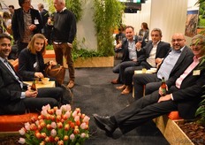 Een onderonsje van Bio4Pack/Bio4Life en Paper Wise tijdens de borrel.