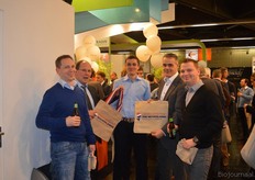 Ook een afvaardiging uit 'hal 7' was voor de gelegenheid naar het Holland Paviljoen in hal 5 gekomen: Pieter Heesterbeek, Fred van Tienen, Aart Broek, Arnold Broek en Jan Heesterbeek (van De Katjang en The Organic Factory).