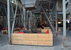 Dit kon zowel aan tafel als in deze zithoeken.