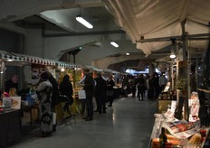 Het lage plafond maakte het 'marktplein' extra sfeervol.