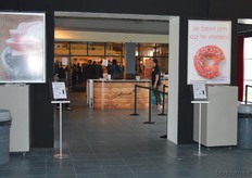 De ingang, met diverse verwijzingen naar de producten die te proeven waren op de beurs.