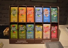 "Bommels Conserven presenteerde onder meer deze biologische chocoladerepen van het Britse merk 'Seed and Bean'. "Deze producent staat bekend om de verrassende smaken die hij verwerkt in de repen. Hierbij kun je denken aan citroen met maanzaad, kokos met framboos en 'cornish' met zeezout." De repen zitten verpakt in een bio-afbreekbare folie."