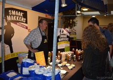 Eric Vlieg in de kraam van Hoogpak. Hoogpak presenteerde haar biologische softijs en Heliaflor (biologisch zonnebloemeiwit met emulgerende eigenschappen) op de Bakkersvak.