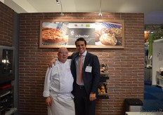 Henny van Lunenburg en Aart de Graaf van Banketbakkerij Wouter de Graaf. Bij de bakkerij zijn ook biologische producten verkrijgbaar.