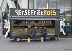 Het Friethoes stond naast de ingang van het Amtrium.