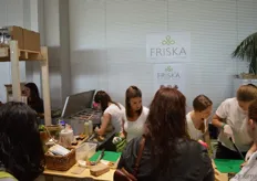De 'Friska's' van Friska zijn gemaakt met alleen maar verse ingrediënten, waarbij zoveel mogelijk gebruik wordt gemaakt van biologische en lokale producten. Alle Friska's zijn glutenvrij.
