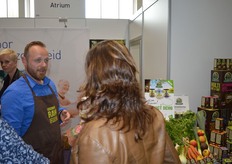 Jeroen Hendrikse vertelt over de biologische producten van 'Garden of Life'.