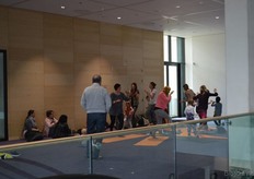 Op de eerste verdieping kon men ook terecht voor yogasessies.