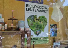 De Biologische Lentemarkt van De Groene Passage werd dit keer op zaterdag 6 juni gehouden. Met deze posters werden mensen in Rotterdam in de periode voorafgaand aan de markt geattendeerd op het evenement.