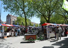 De markt was wederom te vinden op het plein voor de entree van De Groene Passage aan de Mariniersweg.