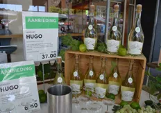 "Hugo is een Duitse biologische wijn. "Het is een frisse mousserende wijn met limoen en vlierbesbloesem."
