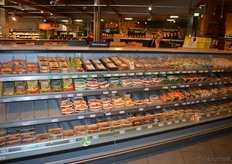 In deze koeling vooral veel vegetarische biologische producten.