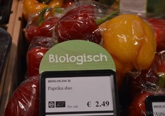 De biologische AGF-producten zijn duidelijk herkenbaar in het schap.