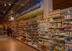 Jumbo Euroborg won in 2012 de EKO-award bij de EKO-tellingen van Milieudefensie. Hieraan herinnert het spandoek boven dit bio-schap.