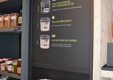 De uitleg is naast de kast te vinden.