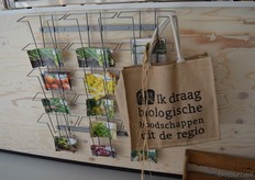 Deze toepasselijke tas is verkrijgbaar bij Opgeweckt Noord.