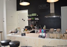 Hier kunnen klanten terecht voor ontbijt, lunch en koffie of thee met iets lekkers er bij.