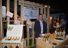 Jan Willen van Kempen van het gelijknamige bedrijf Van Kempen Fruitsappen is trots op zijn fruitsappen. Van de biologische lijn hebben ze appel- of sinaasappelsap verkrijgbaar.
