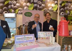 Oeble Kempenaar en Ronald Bakker van Piramide Natural Temptation presenteren hun producten ook voor de Belgische markt. Daarnaast merken ze dat de wishtea goed loopt in België.