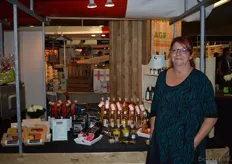 Henriette Puijk van Landgoed Reckhem. Zij presenteerde biologische olijfolie, marinades, balsamico's, azijnen (64 soorten) en koffie.