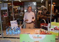 "Verima zoekt grossiers op de Nederlandse markt voor zijn biologische pure granaatappelsap. Rik Vermeersch stond naast het gezonde sap ook met gletsjerwater van Isbre. "Het water met de bijna minst lage droogrest" aldus Rik."