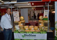 Nieuw dit jaar als deelnemer van de Foodspecialiteiten was Biostee. Ard van Gaalen had al een geslaagde beursdag achter de rug. Zij presenteerden de Jonge Blom, Pittige Tante en Ouwe Knar kazen.