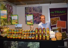 Sjoerd van Hemert van De Traay bij alle biologische honingproducten..