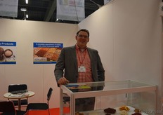 "Joost Boone stond namens Nutland op de Nordic Organic Food Fair. "Dit is onze tweede deelname op rij. Drie jaar geleden heb ik deze beurs eerst als bezoeker verkend." Volgens hem verliep alleen de eerste beursdag al beter dan vorig jaar. Het gaat goed met Nutland: "Het lijkt wel of iedereen inmiddels noten en zaden eet. Consumenten volgen hierin duidelijk de voedingstrends. Zo waren de gojibessen op een gegeven moment even echt niet aan te slepen."