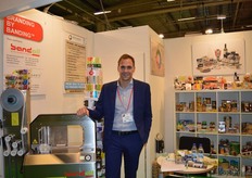 "Luuk Wessels vertelde de bezoekers alles over de etiketteringsmogelijkheden bij Max Aarts BV. "We staan hier omdat de Zweedse markt toch wel heel interessant is voor ons. Het is onze tweede deelname op rij."