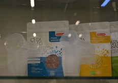 "Het bedrijf presenteerde onder meer deze nieuwe serie maatschepjes. "Het ideale is dat ze stapelbaar zijn. De kleinste maat is 0,5 ml, de grootste 90 ml. Vanaf 10 ml zijn de maatschepjes voorzien van een maatverdeling die zowel leesbaar is voor links- als rechtshandigen", aldus Johan."