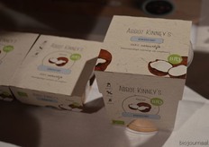 Deze yoghurt bestaat uit vier componenten: kokosnoot, water, yoghurtbacteriën en maniokwortelmeel.